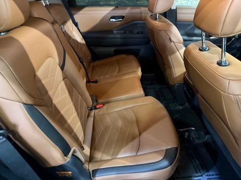 Certified 2025 Nissan Pathfinder Platinum w/ Cargo Package FWD image 28
