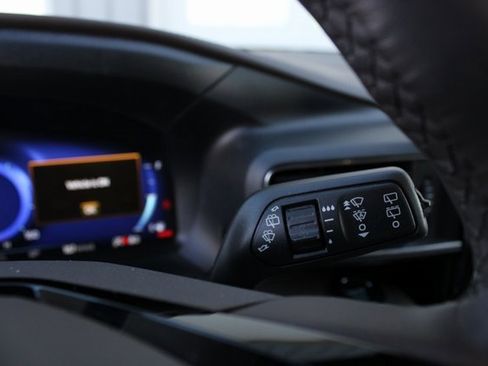 Used 2022 Ford Explorer Platinum w/ Equipment Group 601A image 17