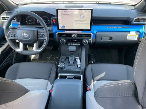 Used 2025 Toyota Tacoma TRD Off-Road image 10