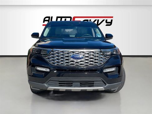 Used 2020 Ford Explorer Platinum w/ Premium Technology Package image 2