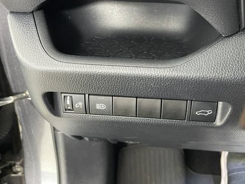 Used 2019 Toyota RAV4 XLE w/ Convenience Package AWD/4WD image 10