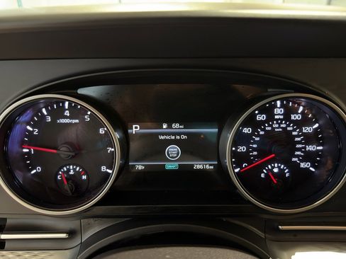 Used 2023 Kia Carnival LX image 12