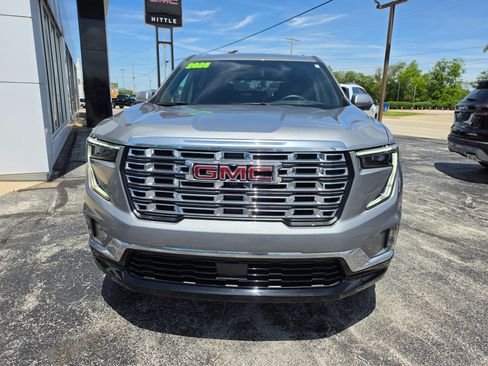 Used 2025 GMC Acadia Denali FWD image 2