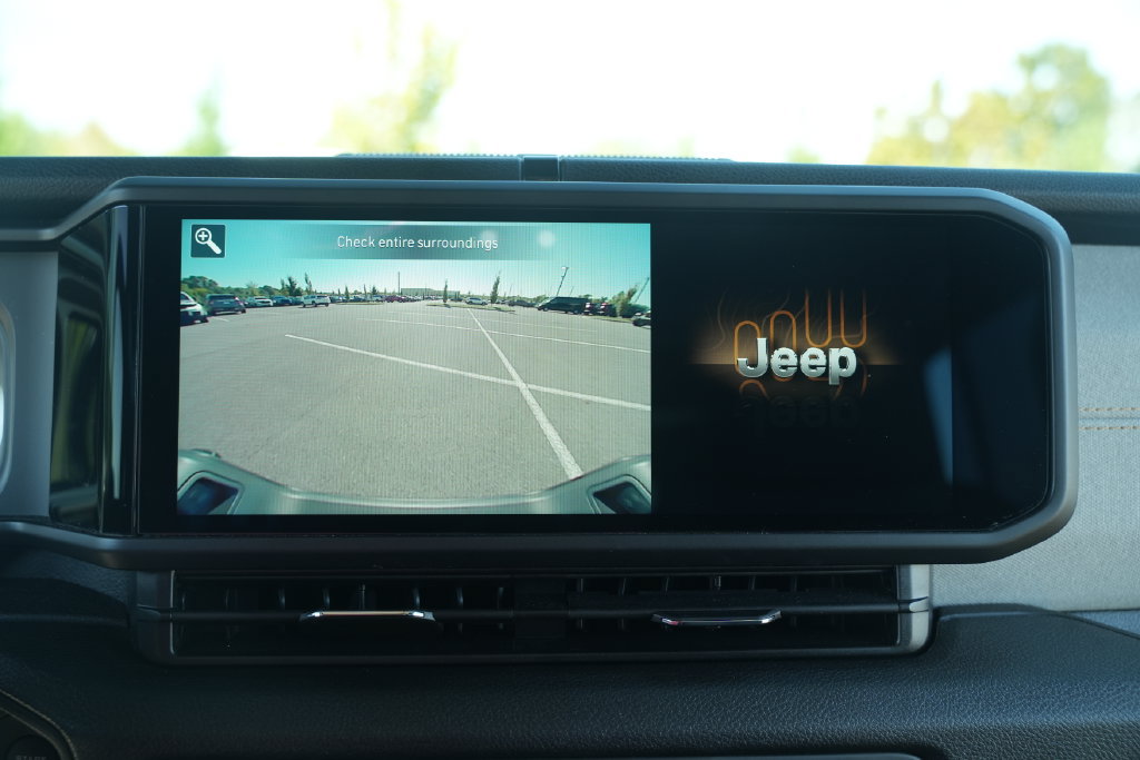 Used 2024 Jeep Gladiator Sport AWD/4WD image 29