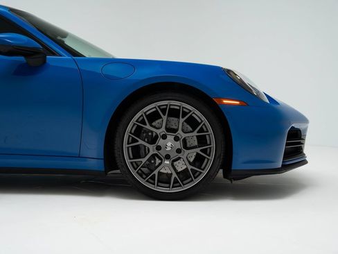 Used 2025 Porsche 911 Carrera RWD image 9