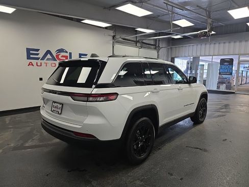 New 2026 Jeep Grand Cherokee Altitude image 11