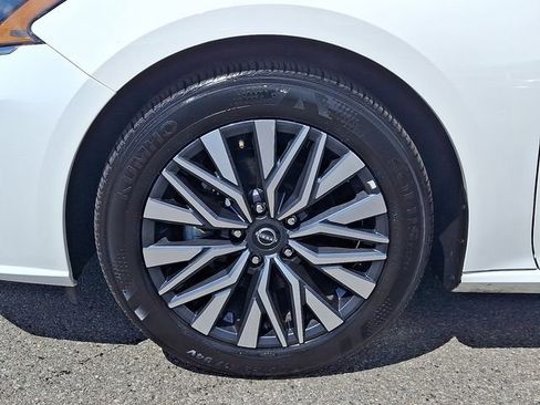 Used 2025 Nissan Altima 2.5 SV image 8