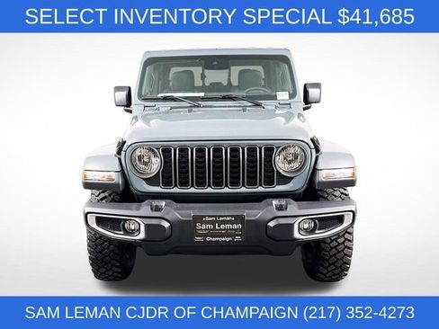 New 2025 Jeep Gladiator Sport image 2