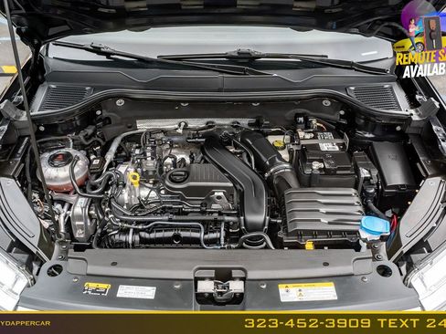 Used 2023 Volkswagen Taos SE w/ Panoramic Sunroof Package FWD image 18
