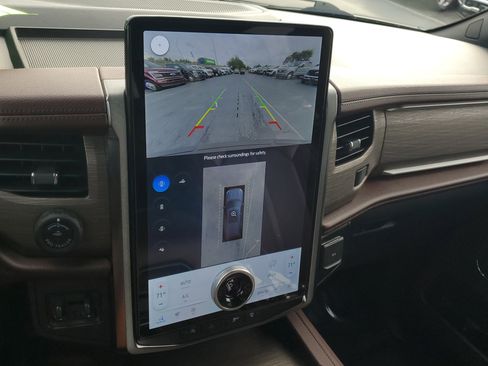 Used 2024 Ford Expedition Limited image 28