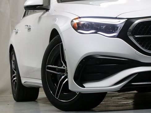 Certified 2025 Mercedes-Benz E 450 4MATIC Sedan image 4