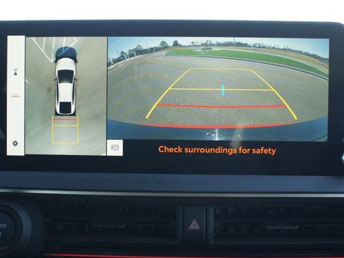 Used 2025 Toyota Prius Base image 6