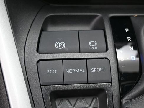Used 2024 Toyota RAV4 XLE w/ Convenience Package FWD image 28