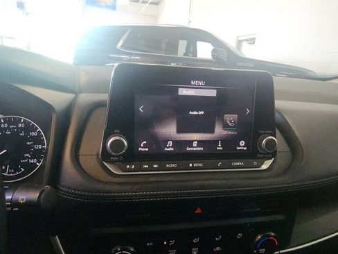 Used 2024 Nissan Rogue S AWD/4WD image 25