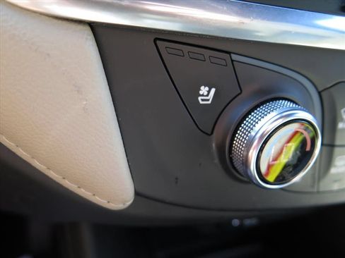 Used 2023 Chevrolet Traverse Premier FWD image 13