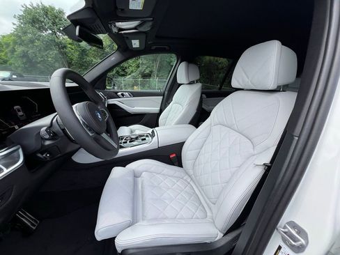 Certified 2025 BMW X5 xDrive50e w/ M Sport Package image 11