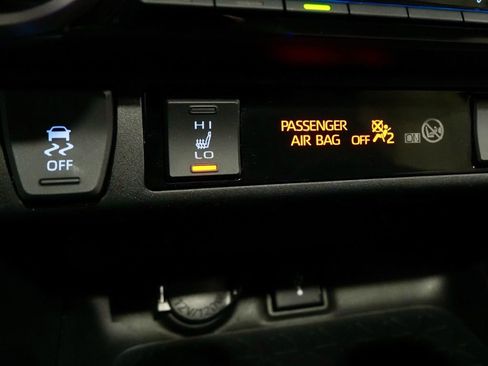 Used 2022 Toyota RAV4 XLE Premium image 24