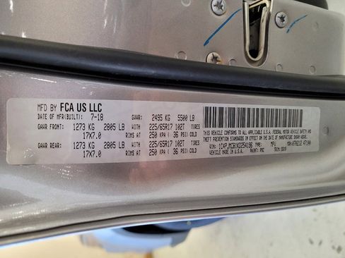 Used 2019 Jeep Cherokee Latitude w/ Popular Appearance Group image 33