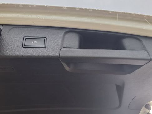 Used 2025 Volkswagen Atlas SE FWD image 13