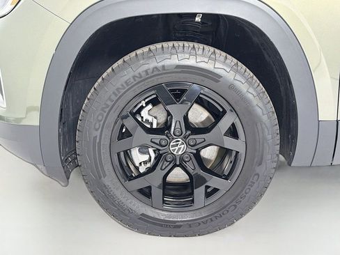 Used 2025 Volkswagen Atlas Peak Edition SE image 33