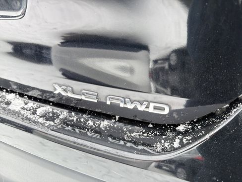 Used 2024 Toyota Highlander XLE image 6