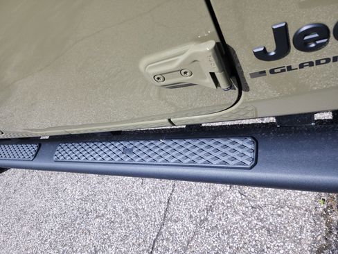 New 2025 Jeep Gladiator Sport image 25