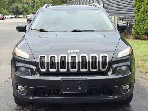 Used 2016 Jeep Cherokee Latitude w/ Comfort & Convenience Group AWD/4WD image 9