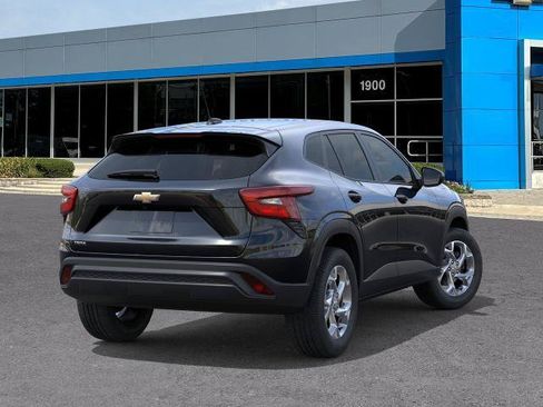 New 2026 Chevrolet Trax LS w/ LS Convenience Package FWD image 4