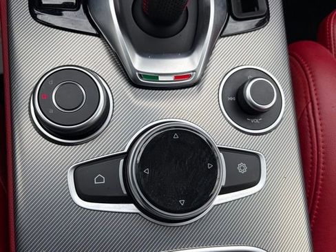 Used 2021 Alfa Romeo Stelvio Ti Sport image 33