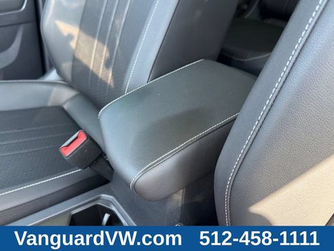 Used 2023 Volkswagen Tiguan SE w/ Panoramic Sunroof Package FWD image 12