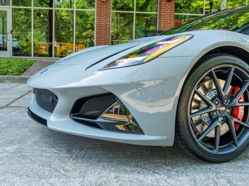 New 2025 Lotus Emira image 9