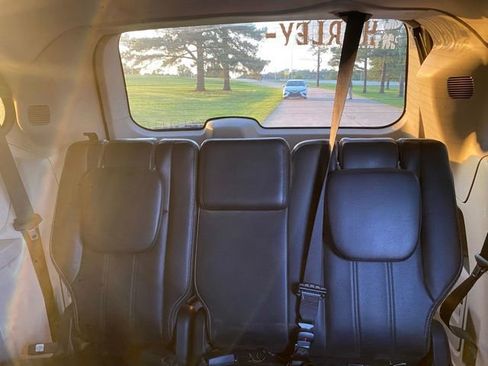 Used 2012 Chrysler Town & Country Touring-L w/ Entertainment Group #2 FWD image 11