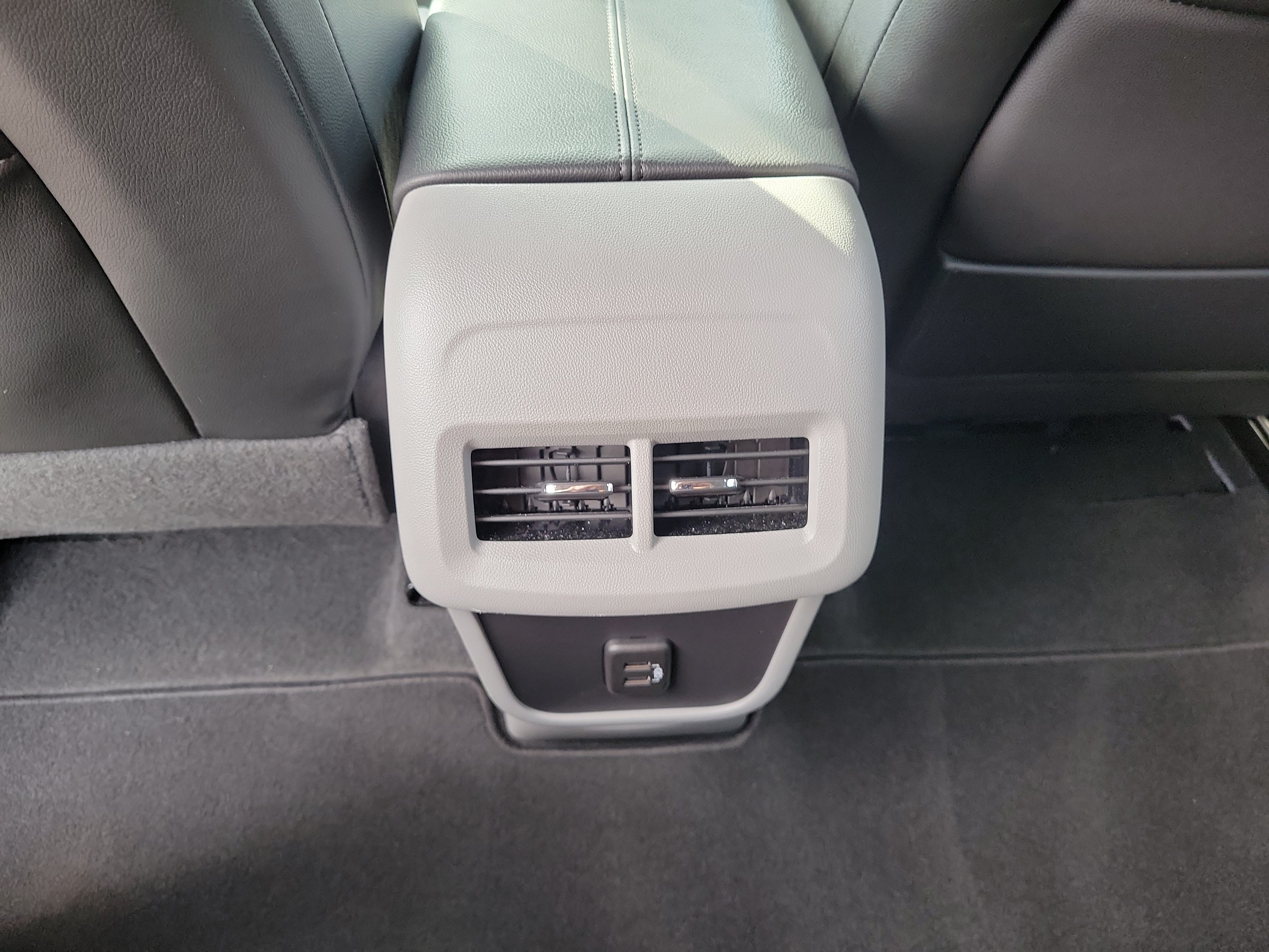 Used 2024 GMC Terrain SLT AWD/4WD image 11