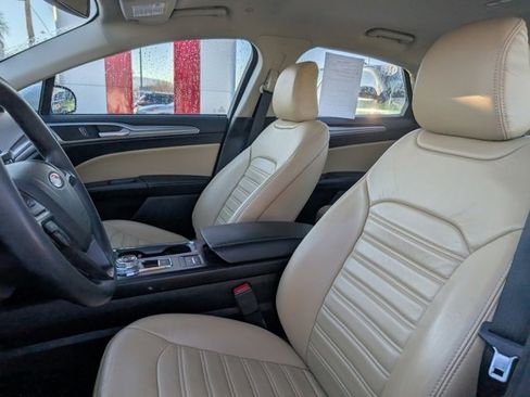 Used 2020 Ford Fusion SE image 6