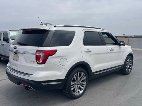Used 2018 Ford Explorer Platinum AWD/4WD image 2