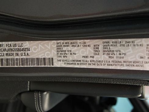 Used 2025 Jeep Grand Cherokee L Limited w/ Black Appearance Package image 45