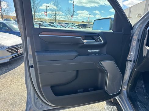 Used 2025 GMC Sierra 1500 Denali w/ Denali Reserve Package AWD/4WD image 13