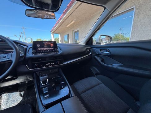 Used 2025 Nissan Rogue SV FWD image 37