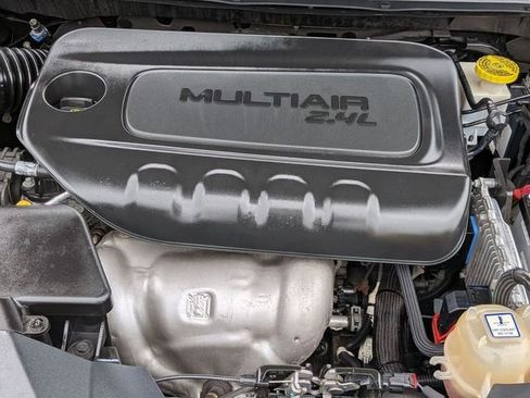 Certified 2019 Jeep Cherokee Latitude Plus w/ Cold Weather Group AWD/4WD image 30