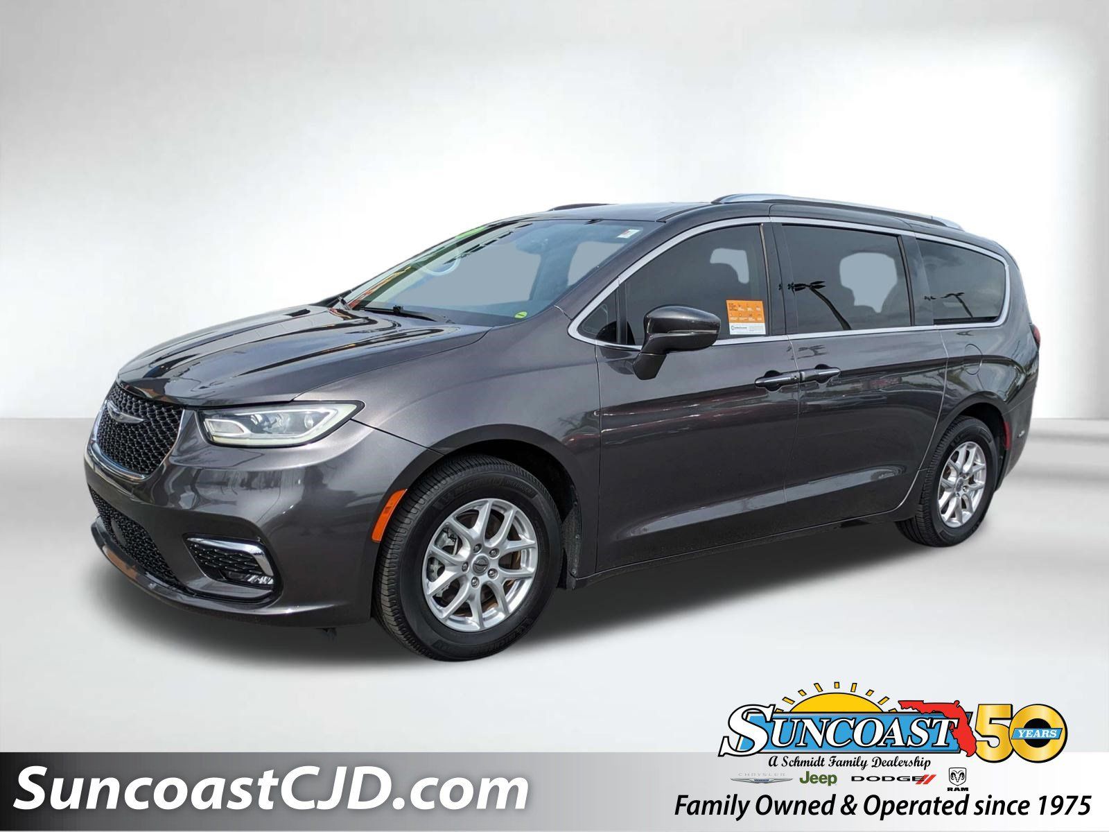 Certified 2021 Chrysler Pacifica Touring-L w/ Uconnect Theater Family Group FWD image 1