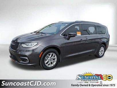 Certified 2021 Chrysler Pacifica Touring-L w/ Uconnect Theater Family Group