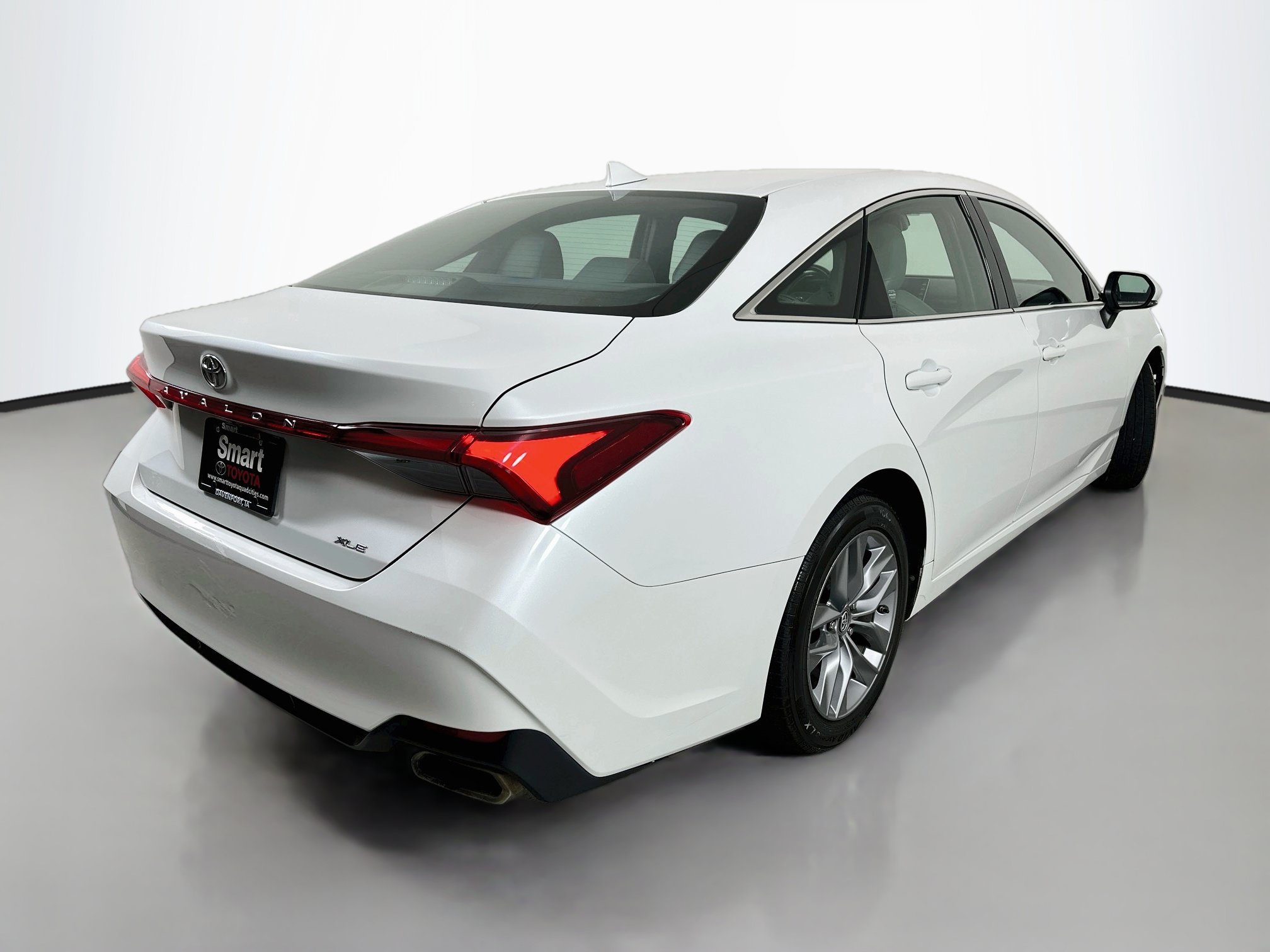 Used 2019 Toyota Avalon XLE w/ Moonroof Package FWD image 7