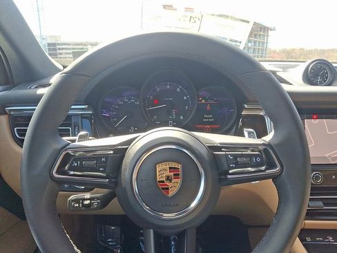 Used 2025 Porsche Macan image 21