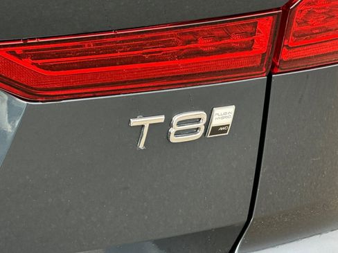 Certified 2025 Volvo XC60 T8 Plus w/ Protection Package Premier image 33