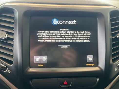 Used 2016 Jeep Cherokee Limited w/ Trailer Tow Group AWD/4WD image 12