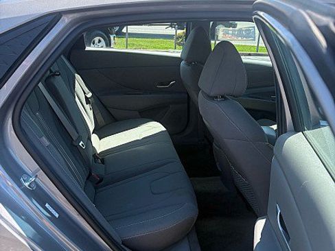 Used 2025 Hyundai Elantra SEL FWD image 7