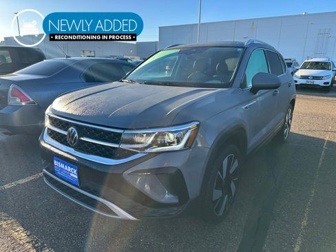 Certified 2024 Volkswagen Taos SEL image 1