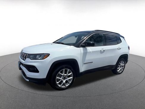 Used 2025 Jeep Compass Limited AWD/4WD image 8