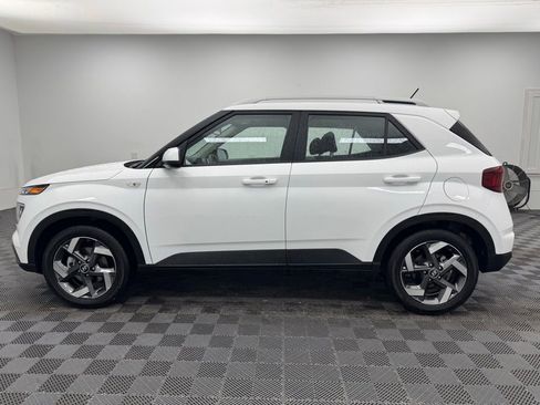Used 2025 Hyundai Venue SEL FWD image 11