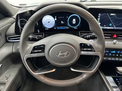 Used 2025 Hyundai Elantra SEL FWD image 19